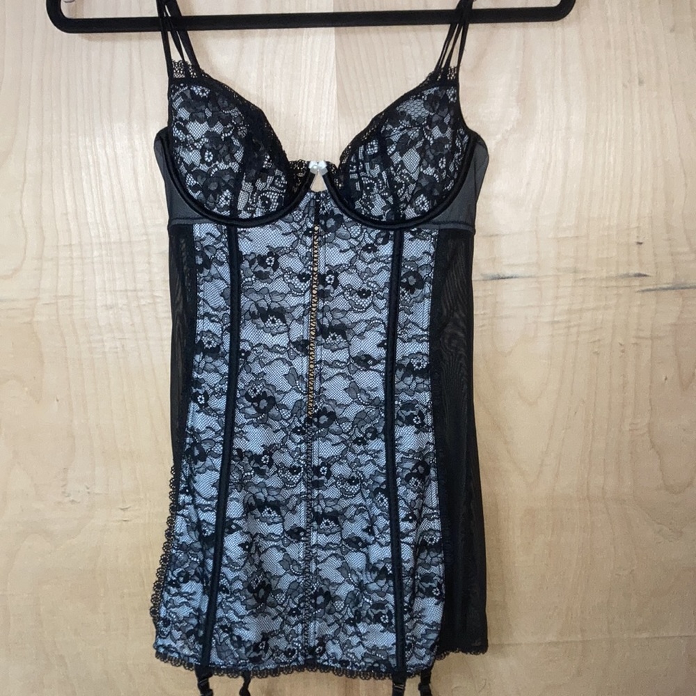 Victoria’’s Secret Garter Slip